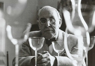 Celebrate Josef Hoffmann's design, known for his timeless Rundes Modell cutlery set, blending geometric precision with functional beauty. Buy now on SHOPDECOR®