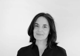 Miriam Mirri: iconic playful designs such as the Lola Bookstand and Tigrito pet bowl. Mastery in functional bookcases and pet decor. Buy now on SHOPDECOR®