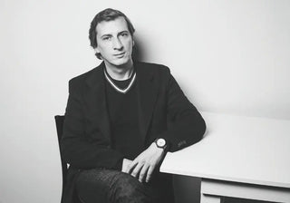 Explore Philippe Nigro's elegant modular designs, merging French creativity with Italian precision. Discover now his award-winning pieces. Buy now on SHOPDECOR®