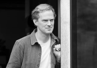 Discover how Thijs Prinsen transforms architectural lighting into pure poetry with his iconic lamps and products for Serax. Buy now on SHOPDECOR®