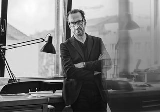 Discover Konstantin Grcic's Flos lighting, where movement, mechanics and adaptable forms turn functional objects into dynamic design. ShopDecor®: available now
