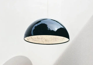 Suspended icons shape space through graphic lines, sculptural volumes and atmospheric light, bringing a distinctive presence to interiors. ShopDecor®: limited stock