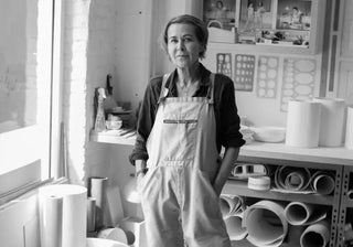 Earthy glazes, poetic forms and iconic lamps: discover Anita Le Grelle x Serax, from unique dinner plates to designer table lights. Buy now on SHOPDECOR®