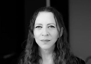 Discover Ann Demeulemeester’s Serax collection: minimalist tableware and sculptural lighting that blend art, fashion, and functional elegance. Buy now on SHOPDECOR®