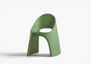 Discover elegant outdoor chairs, benches and contemporary Italian furniture from the refined Slide Amélie collection. Shop the look on ShopDecor®