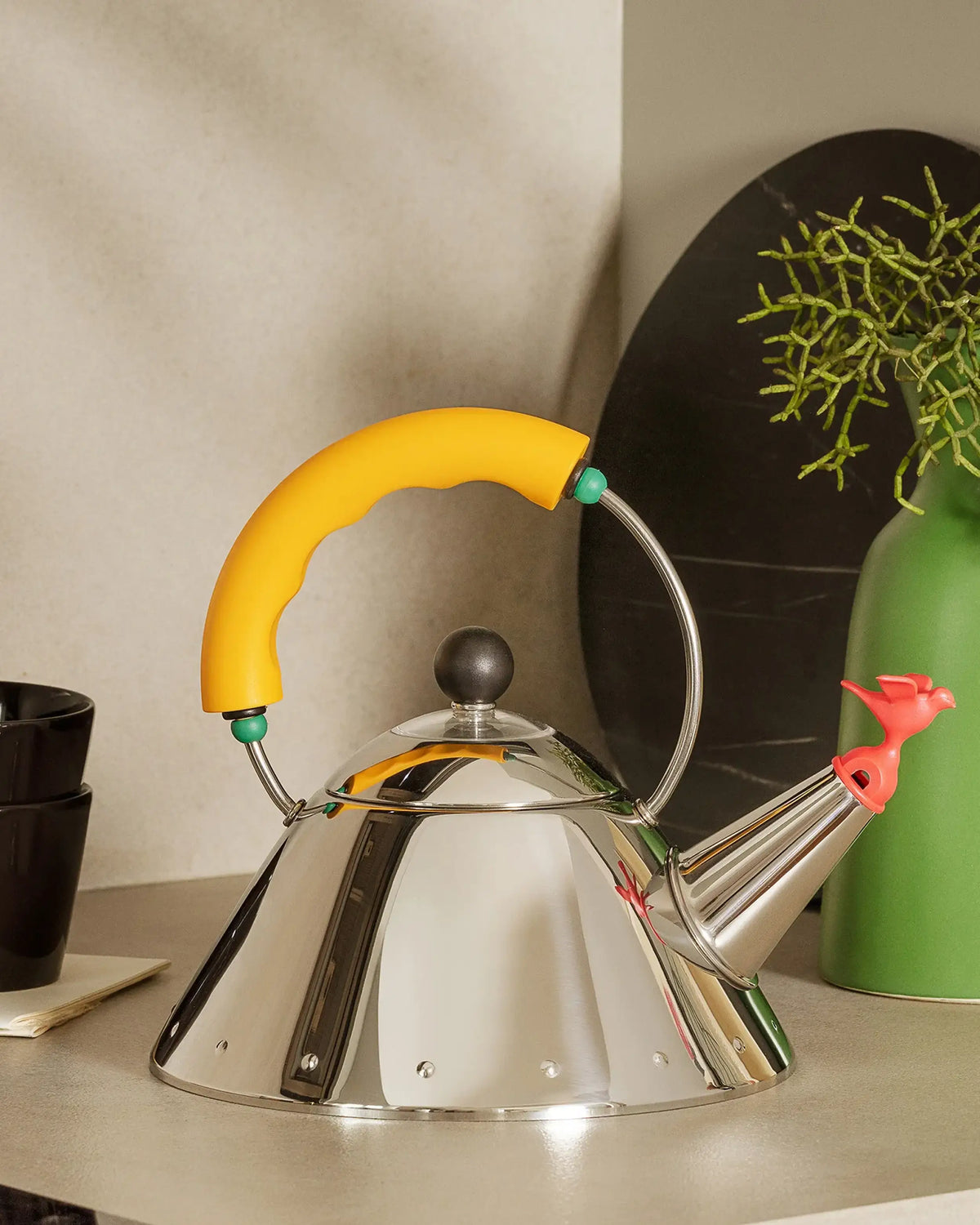 Alessi 9093 ケトル スチール製 カラーハンドル付き
