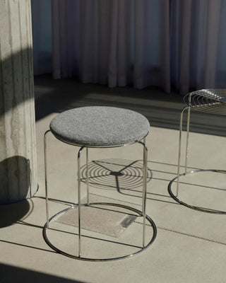&Tradition Wire stool in stainless steel with magnetic upholstered cushion