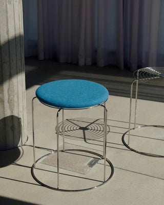 &Tradition Wire stool in stainless steel with magnetic upholstered cushion
