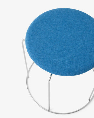 &Tradition Wire stool in stainless steel with magnetic upholstered cushion