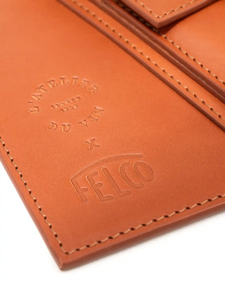 L'Atelier du Vin x Felco tire-bouchon et sécateur dans une pochette en cuir