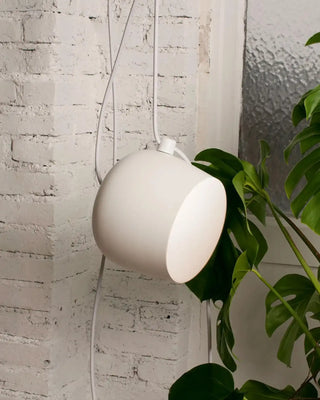 Candeeiro suspenso Flos AIM LED, com roseta de teto incluída