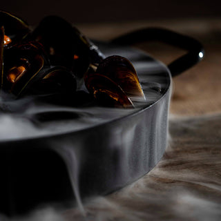 KnIndustrie Eat Big Black Casserole diam. 36 cm. - 14.17 in. - steel - Buy now on ShopDecor - Discover the best products by KNINDUSTRIE design