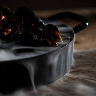 KnIndustrie Eat Big Black Casserole diam. 36 cm. - 14.17 in. - steel - Buy now on ShopDecor - Discover the best products by KNINDUSTRIE design