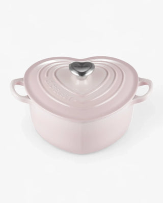 Le Creuset cast iron heart casserole with heart shaped knob diam. 20 cm. Le Creuset Shell Pink - Buy now on ShopDecor - Discover the best products by LE CREUSET design