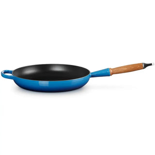 Le Creuset Signature cast iron classic frying pan with wooden handle Le Creuset Azure Blue 28 cm - 11 in - Buy now on ShopDecor - Discover the best products by LE CREUSET design