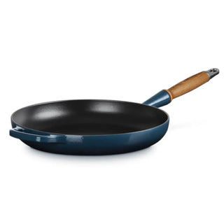 Le Creuset Signature cast iron classic frying pan with wooden handle Le Creuset Nuit 28 cm - 11 in - Buy now on ShopDecor - Discover the best products by LE CREUSET design