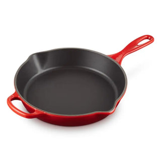 Le Creuset Signature cast iron round Skillet Le Creuset Cerise - Buy now on ShopDecor - Discover the best products by LE CREUSET design