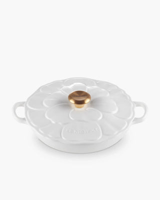 Le Creuset Signature cast iron petal shallow casserole diam. 26 cm - 10.24 in White - Buy now on ShopDecor - Discover the best products by LE CREUSET design