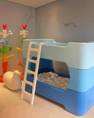 Magis Me Too Bunky children's bunk bed in polyethylene with ladder