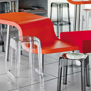 Pedrali Rubik 582 πλαστικό σκαμπό εξωτερικού χώρου με κάθισμα Υ