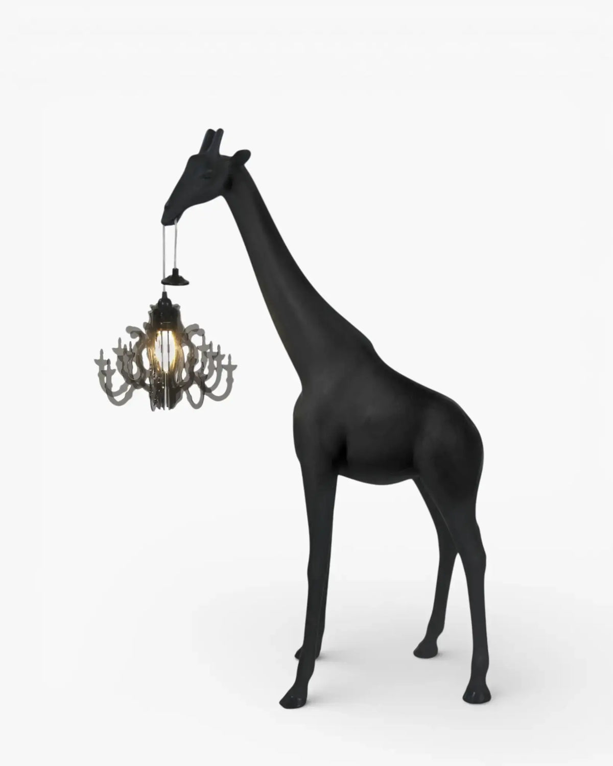 キリンの形をしたQeeboo Giraffe In Love XSフロアランプ