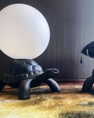 Qeeboo Turtle Carry Lamp lampe sur pied en forme de tortue