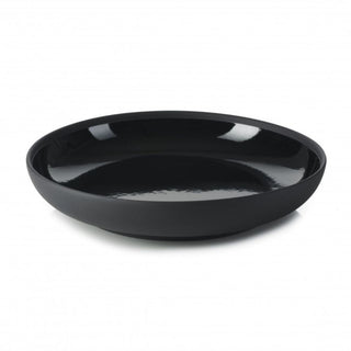 Revol Solid gourmet plate diam. 23.5 cm. Revol Glossy black - Buy now on ShopDecor - Discover the best products by REVOL design