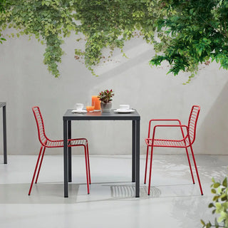 Scab Summer table in powder-coated steel