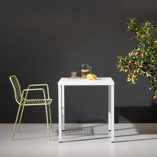 Scab Summer table in powder-coated steel