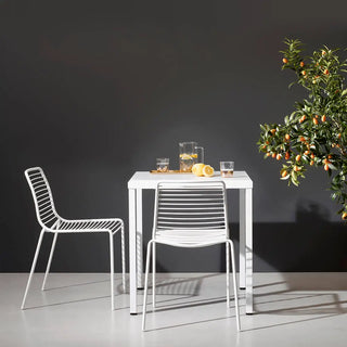 Scab Summer table in powder-coated steel