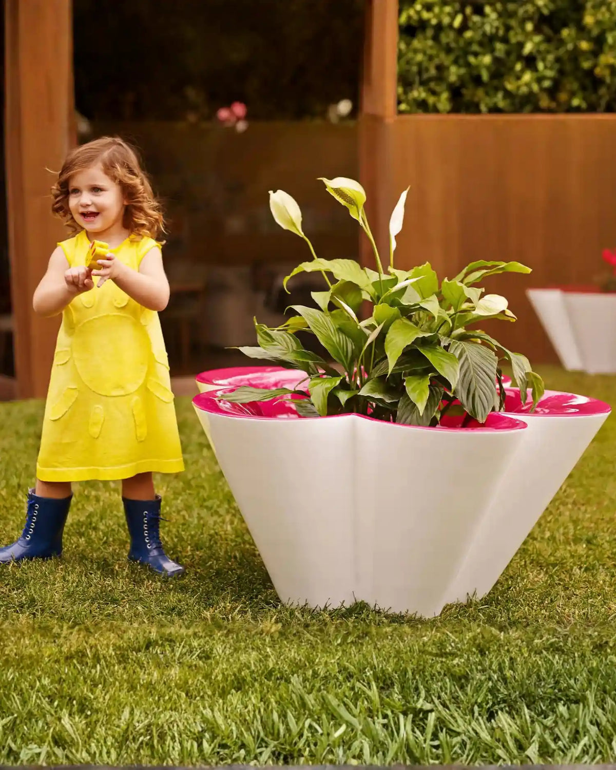 Vondom Agatha Planter ポリエチレン製花器、Ruiz De La Prada デザイン
