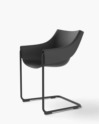 Vondom Manta Cantilever armchair with polypropylene seat and powder-coated metal cantilever base Black 5002 Black 2002 - Buy now on ShopDecor - Discover the best products by VONDOM design