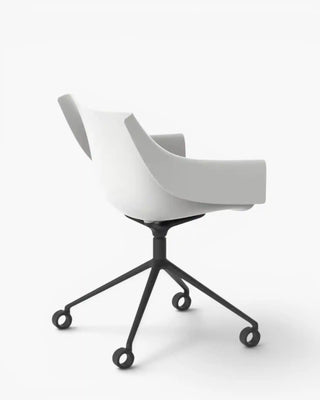 Vondom Manta swivel caster armchair with polypropylene shell and powder-coated metal four-star base Black 5002 White 2001 - Buy now on ShopDecor - Discover the best products by VONDOM design