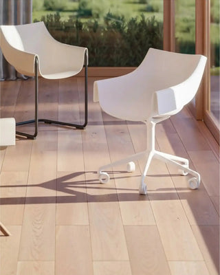 Vondom Manta swivel caster armchair with polypropylene shell and powder-coated metal four-star base - Buy now on ShopDecor - Discover the best products by VONDOM design