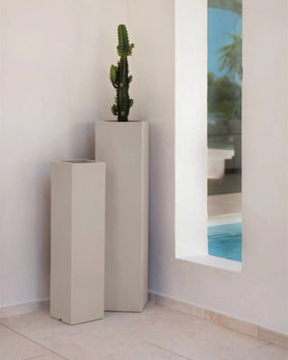 Vondom Cubo Torre Cuadrada Planter vase in polyethylene