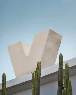 Vondom Uve Planter vase in polyethylene