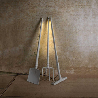 Karman Tobia strip LED floor lamp with shovel shape matt white - Buy now on ShopDecor - Discover the best products by KARMAN design