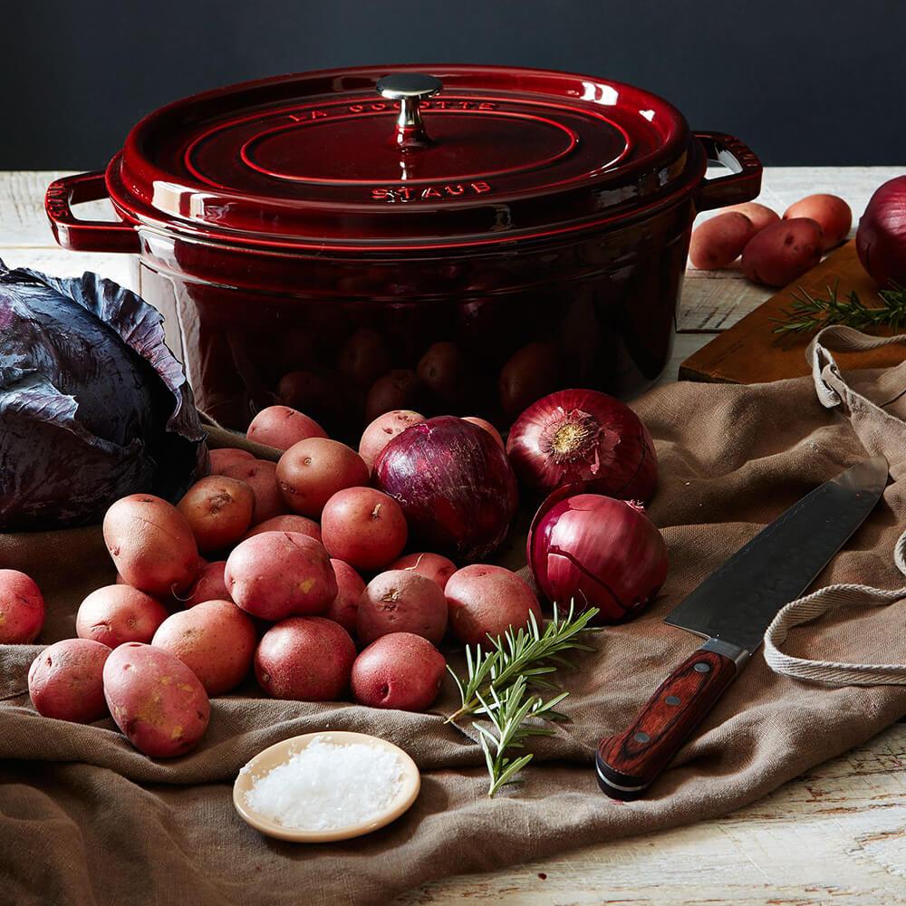 Staub Oval Cocotte cast iron pot 23 cm